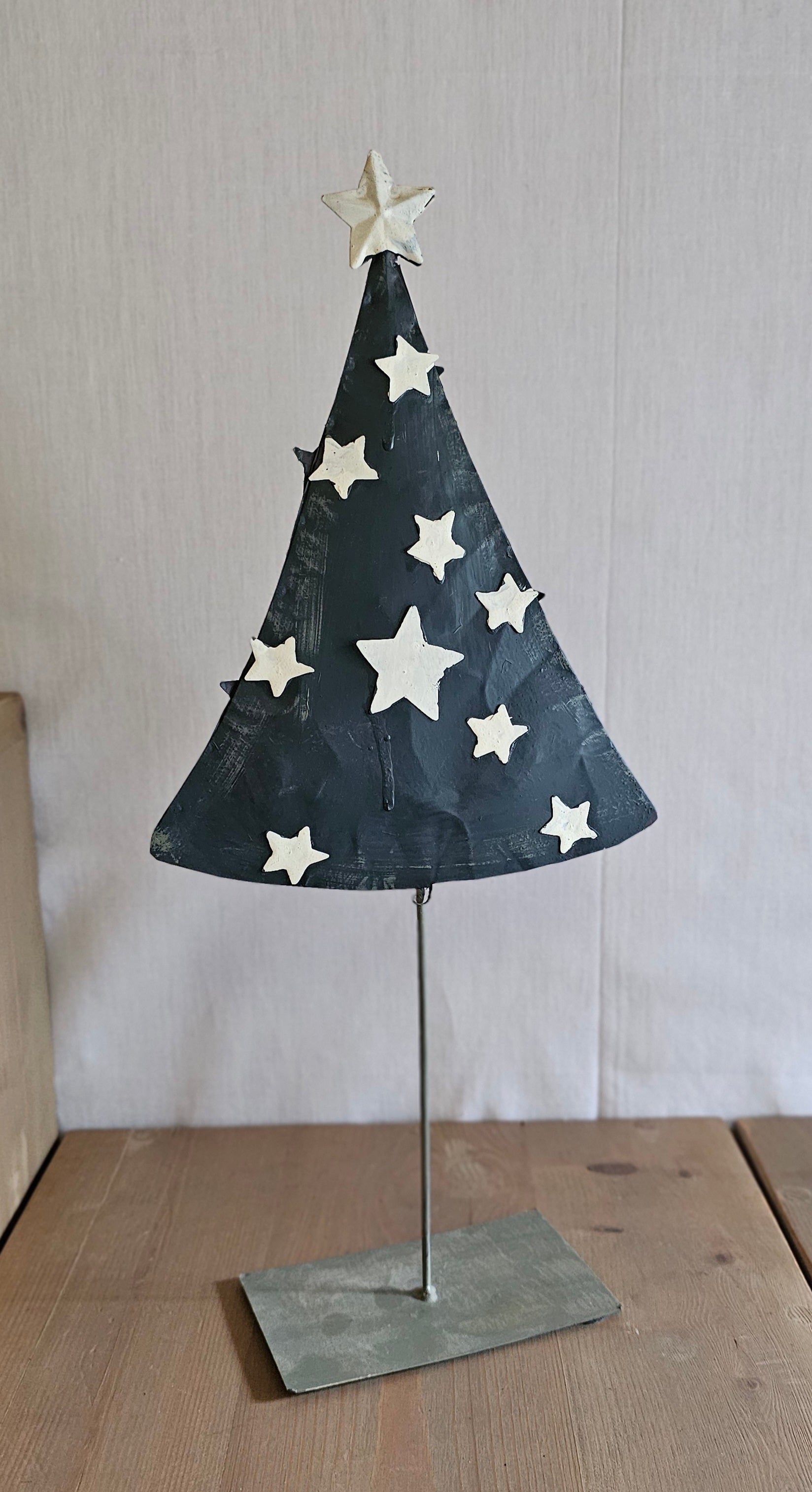 Tannenbaum blau Metall / Aufsteller / Figur Weihnachten – blau – Höhe 38 cm