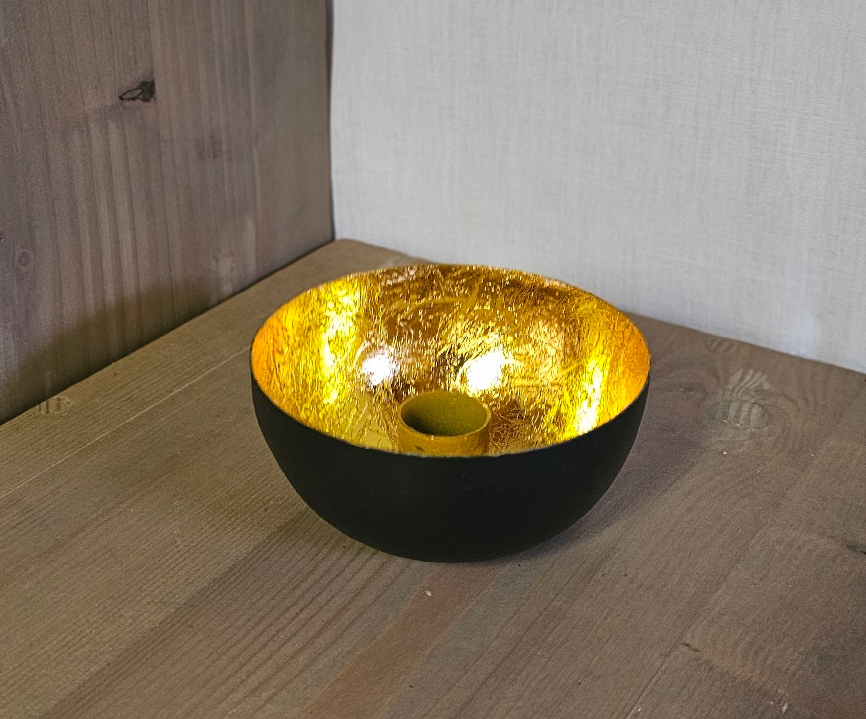 Kerzenhalter / Kerzenständer "Schale/Bola" Metall rund für Stabkerzen – schwarz-gold – Ø 10 cm
