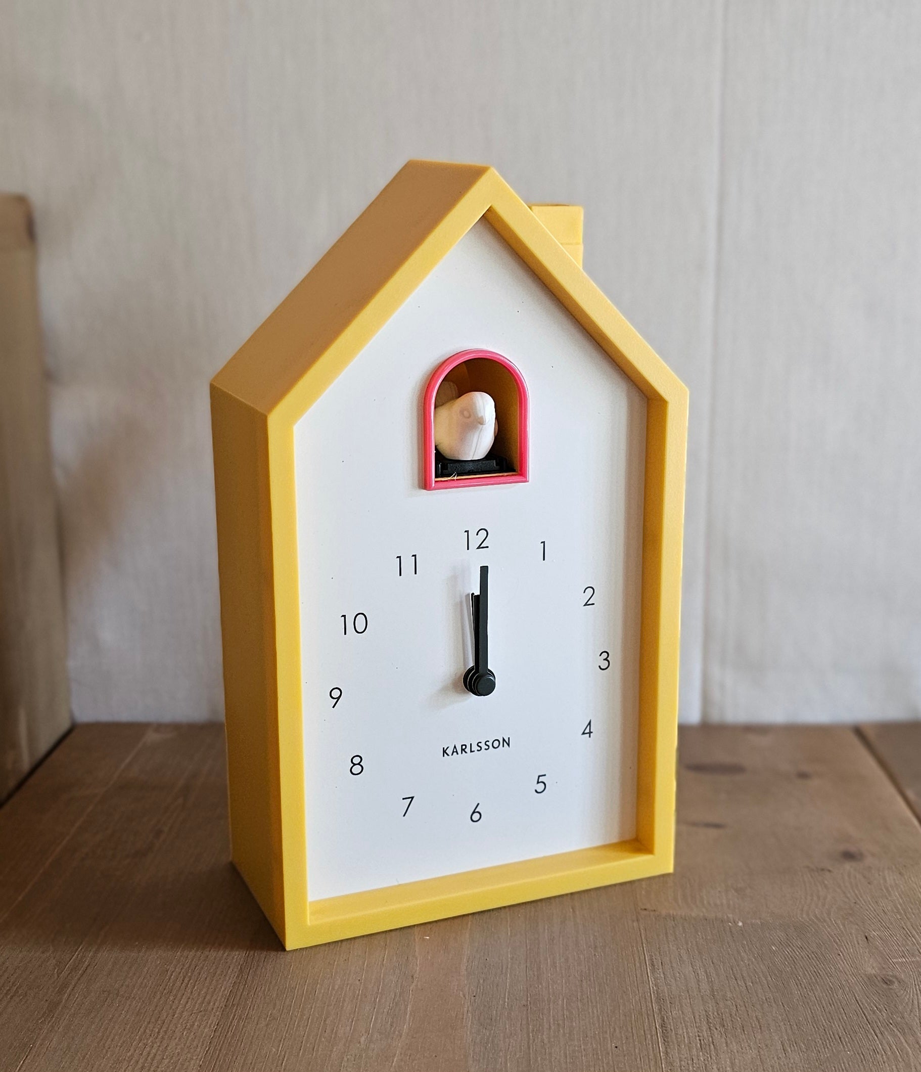Moderne Kuckucksuhr / Wanduhr / Uhr / Wecker – gelb – Höhe 20 cm, Breite 12 cm, Tiefe 6 cm