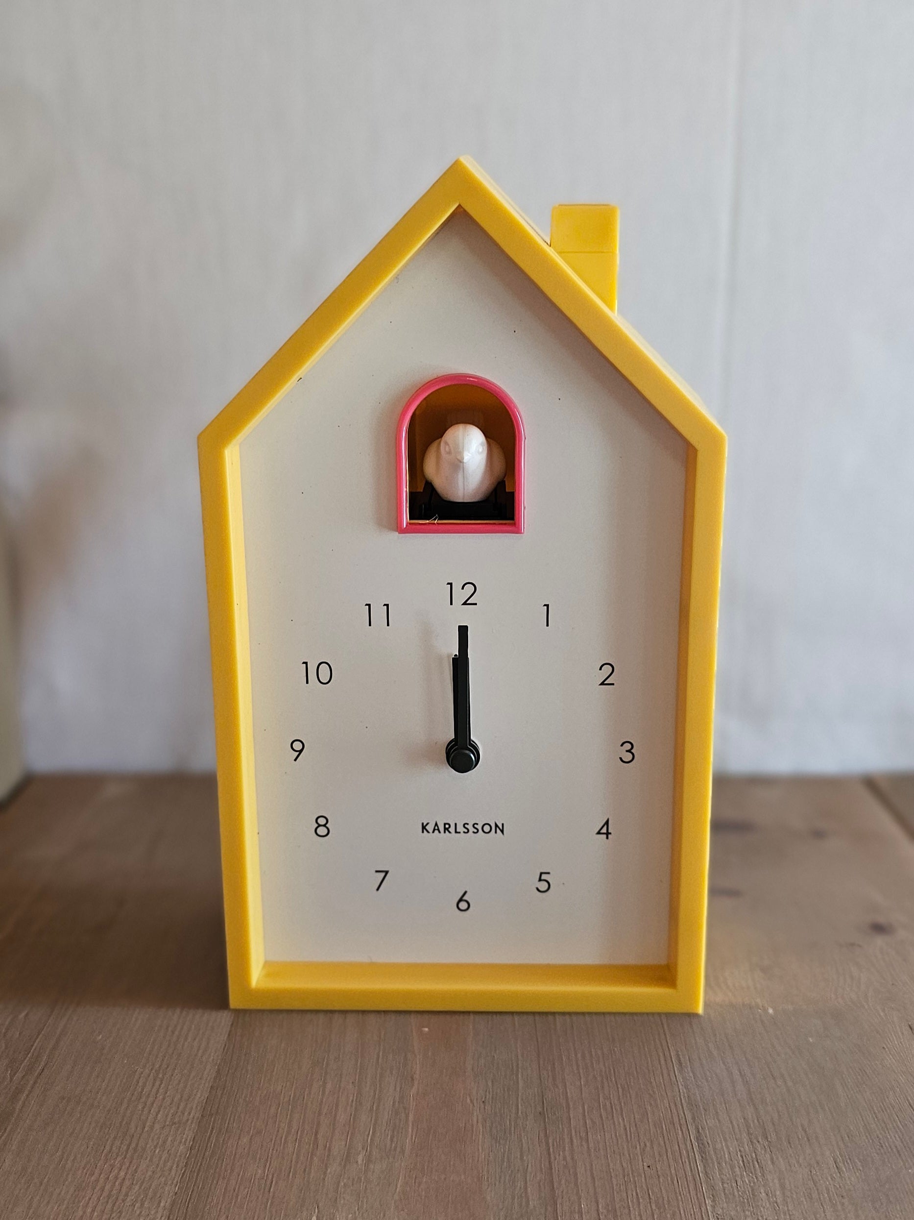Moderne Kuckucksuhr / Wanduhr / Uhr / Wecker – gelb – Höhe 20 cm, Breite 12 cm, Tiefe 6 cm
