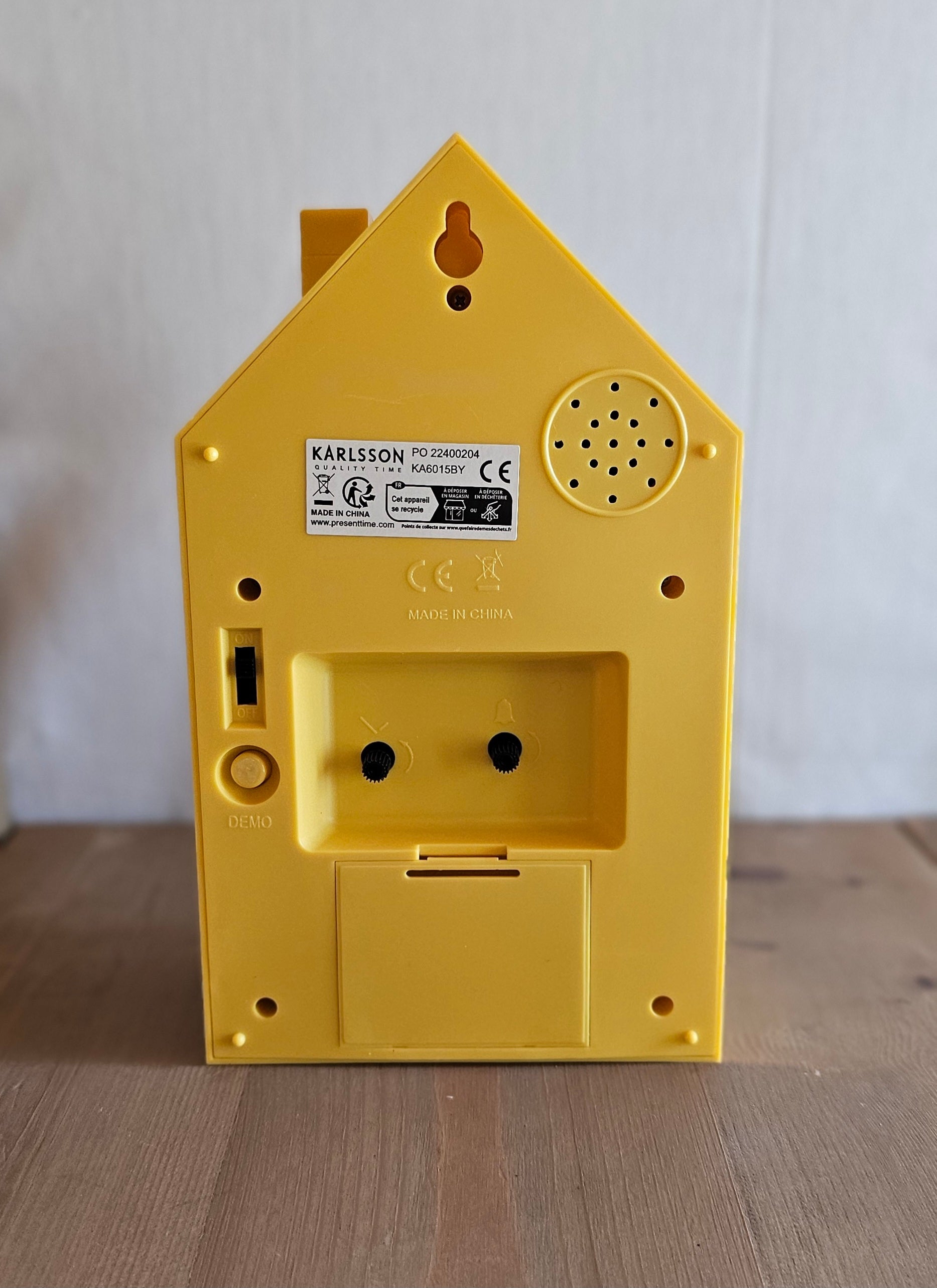 Moderne Kuckucksuhr / Wanduhr / Uhr / Wecker – gelb – Höhe 20 cm, Breite 12 cm, Tiefe 6 cm