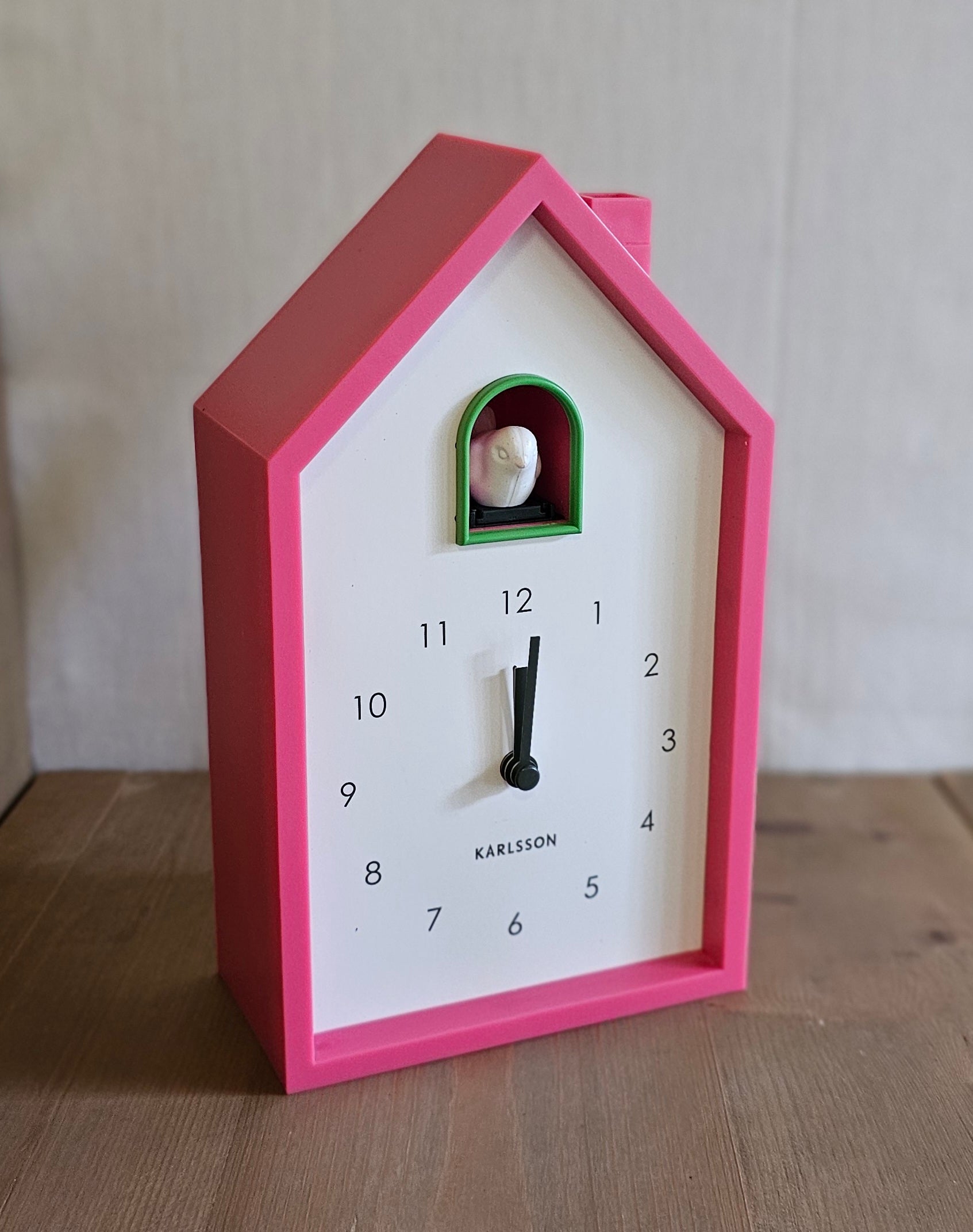 Moderne Kuckucksuhr / Wanduhr / Uhr / Wecker – pink – Höhe 20 cm, Breite 12 cm, Tiefe 6 cm