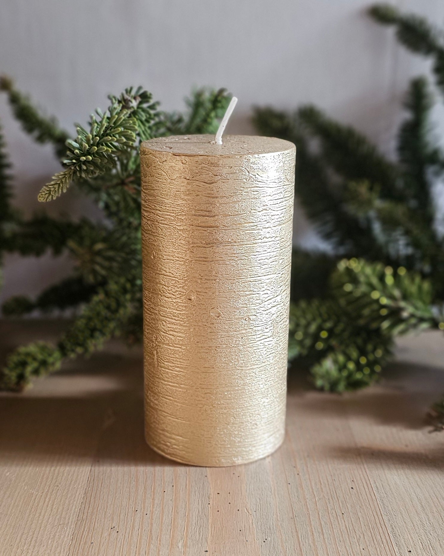 Wiedemann Stumpenkerzen Set (4 Stück) / Dekokerzen / Kerzen – gold – Höhe 12 cm, Ø 5,8 cm – Ausstellungsstücke, daher rabattiert