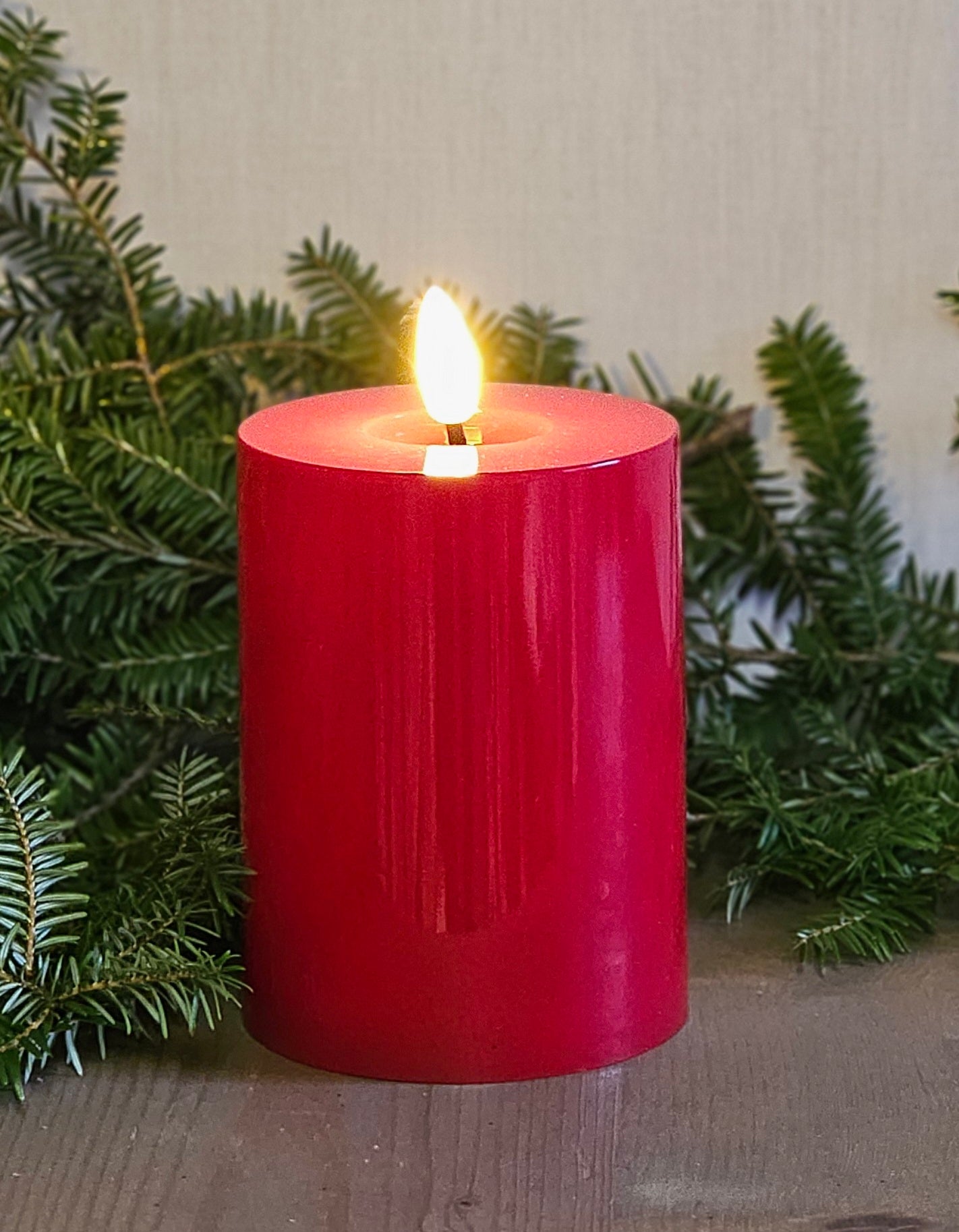 LED Kerze „Poly“ rot glänzend – Ø 7,5 cm, Höhe 10 cm – Deko-Kerze mit Timer für Indoor & Outdoor