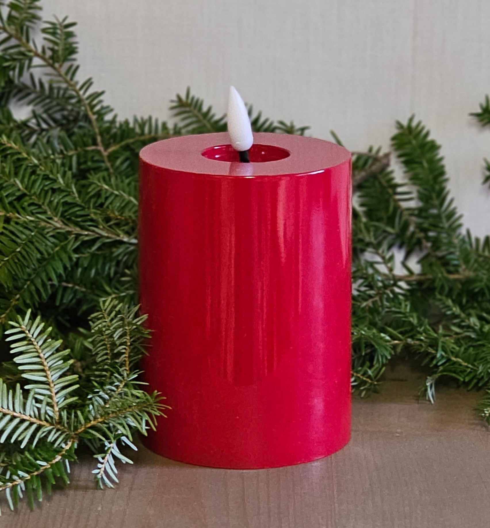 LED Kerze "Poly" / Dekokerzen / Indoor-Outdoor mit Timer – rot glänzend – Höhe 10 cm, Ø 7,5 cm