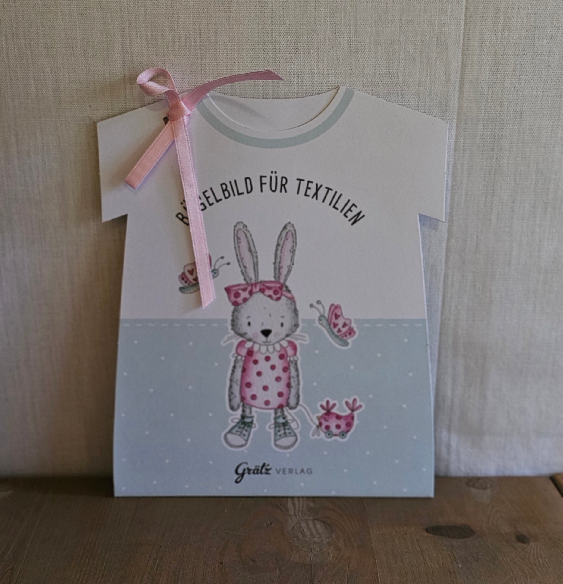 Grätz Verlag Bügelbild für Textilien - Hase mit Schmetterlingen – Kinder