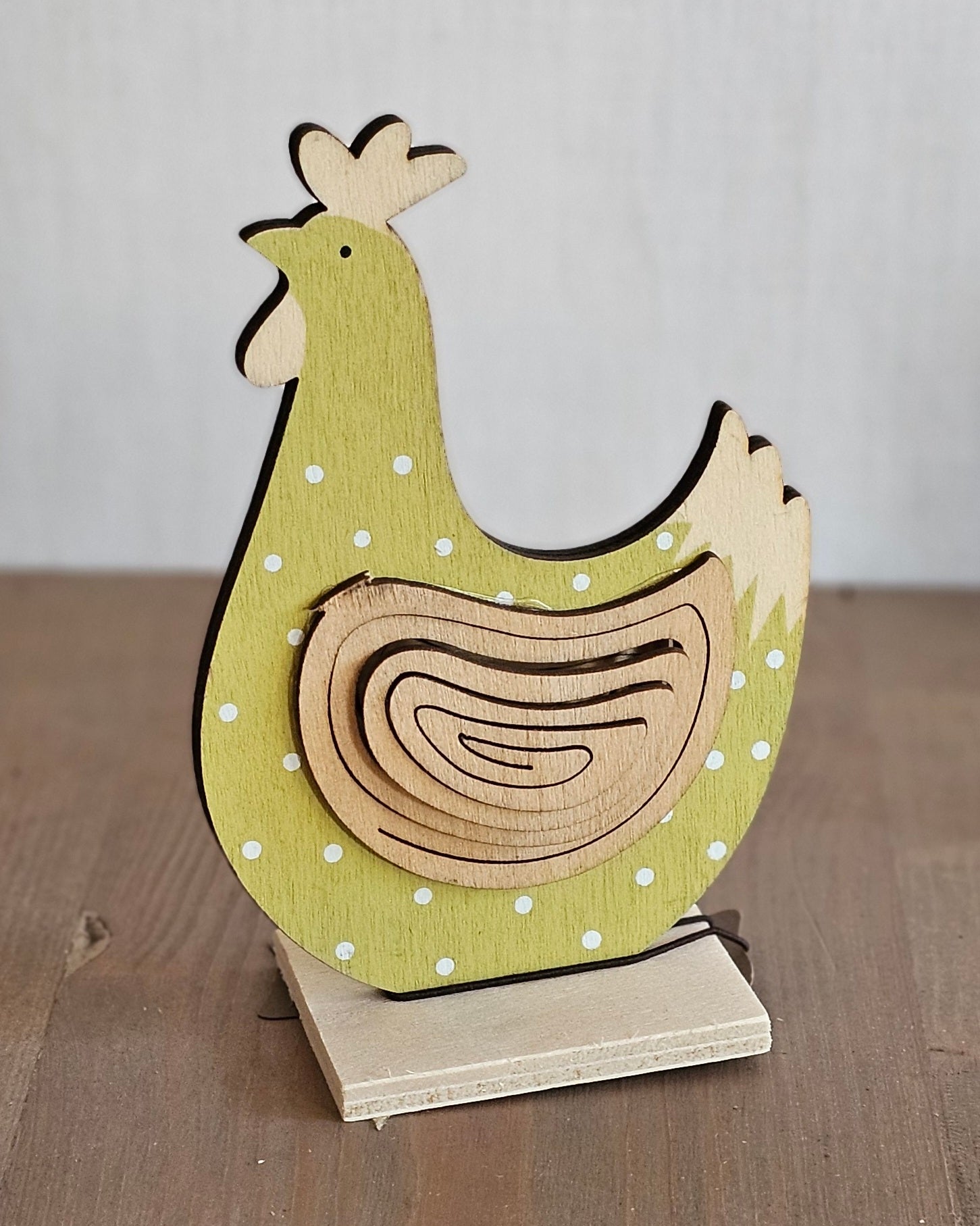 Huhn Dekofigur aus Holz – grüne Henne mit weißen Punkten – Oster- & Frühlingsdeko 11 cm
