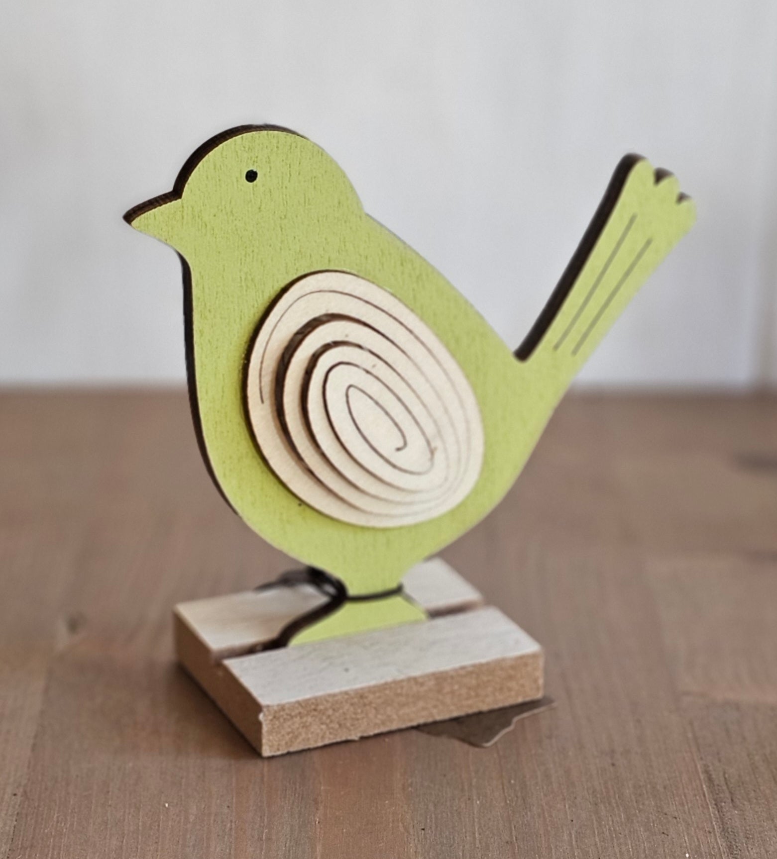 Vogel aus Holz / Dekovogel / Dekofigur / Figur – grün – Höhe 9,5 cm