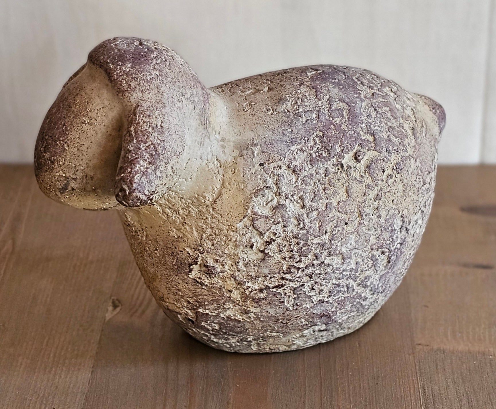 Schaf "Hasli" aus Beton / Aufsteller / Dekofigur / Ostern – Mauve – Höhe 10,5 cm