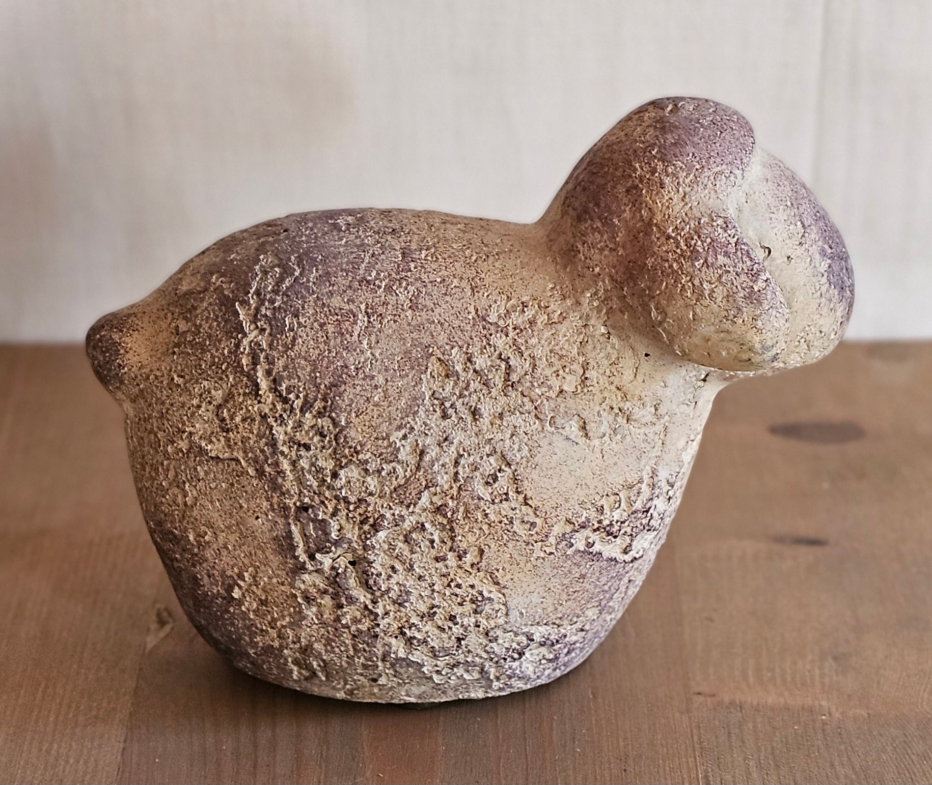 Schaf "Hasli" aus Beton / Aufsteller / Dekofigur / Ostern – Mauve – Höhe 10,5 cm