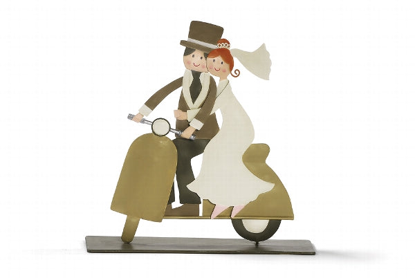 Hochzeitspaar auf Vespa aus Metall – Romantische Tischdeko (24 cm)