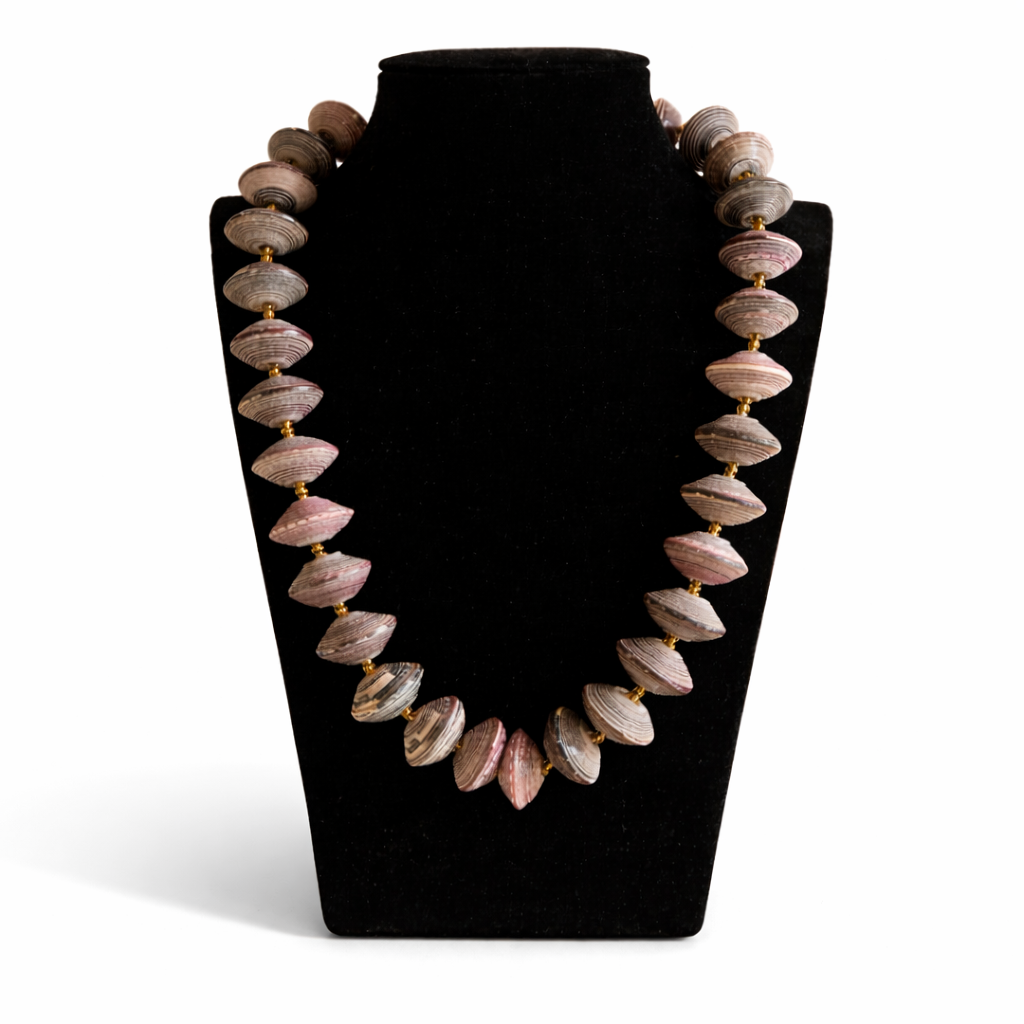 Afrikanische Halskette "Ayolo" Lila-Grün-Pink – Handarbeit aus Uganda | Papierschmuck (27 cm)