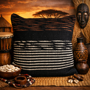 New Woven Stripe – Handgewebtes Design-Zierkissen in Schwarz-Braun-Natur | 45×45 cm inkl. Inlet | Ausstellungsstück – Stark reduziert