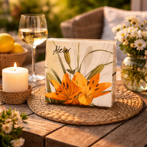 Atelier Serviette Lilien – Orange-Grün, 33×33 cm, 20 Stück