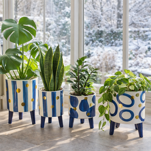 Spang Übertopf auf Füßen – Blau-Weiß mit goldenen Punkten | Keramik Topf in verschiedenen Motiven & Größen