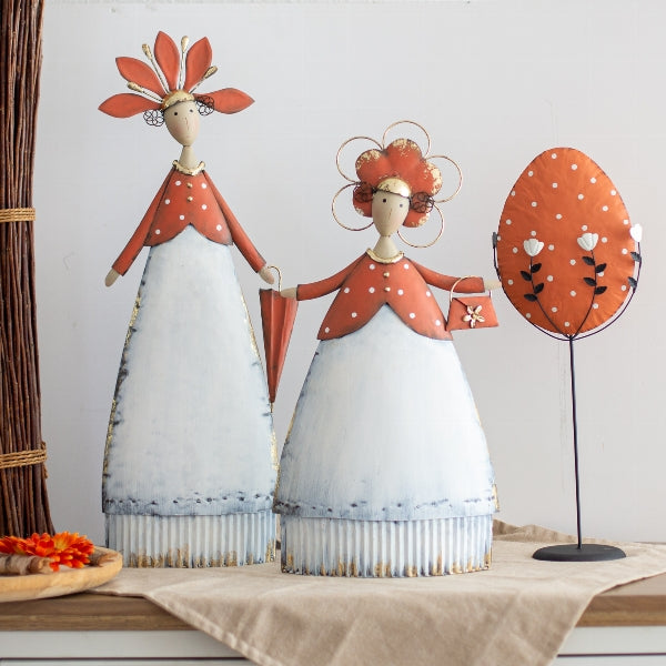 Lady mit Handtasche aus Metall / Dekofigur – orange-weiss – Höhe 52 cm