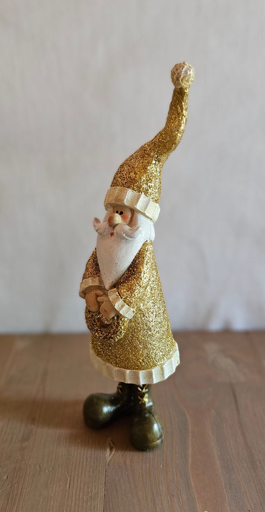 Nikolaus / Weihnachtsmann aus Polyresin / Figur / Aufsteller – gold – Höhe 19 cm