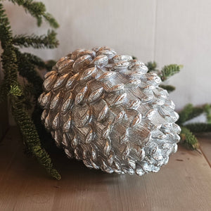 Eichel Polyresin / Dekofigur / Dekoration / Weihnachten – silber – Länge 23 cm