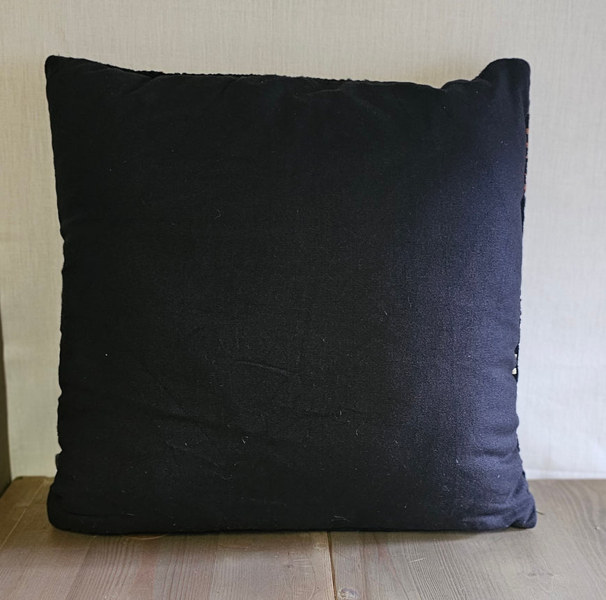 New Woven Stripe – Handgewebtes Design-Zierkissen in Schwarz-Braun-Natur | 45×45 cm inkl. Inlet | Ausstellungsstück – Stark reduziert