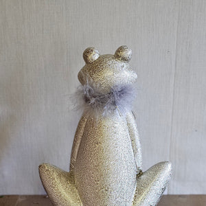 Frosch aus Keramik mit Federboa / Keramikfrosch / Dekofigur  – silber – Höhe 21 cm