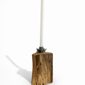 Kerzenständer Holz & Grün inkl. Stabkerze – Handgefertigt | Natürliches Wohnaccessoire - Höhe 11 cm