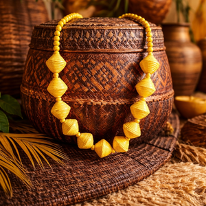 Afrikanische Halskette "Aaya" Gelb – Handarbeit aus Uganda | Papierschmuck (23 cm)
