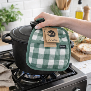 Topflappen Set (2 Stück) / Küchenwäsche Eco Gingham Blush Ladelle – Grün-weiß kariert – 21 x 21 cm